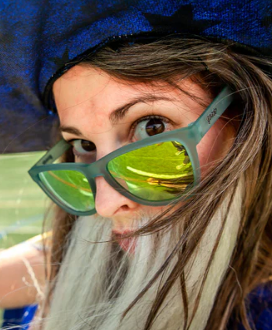 Goodr sunbathing with wizards